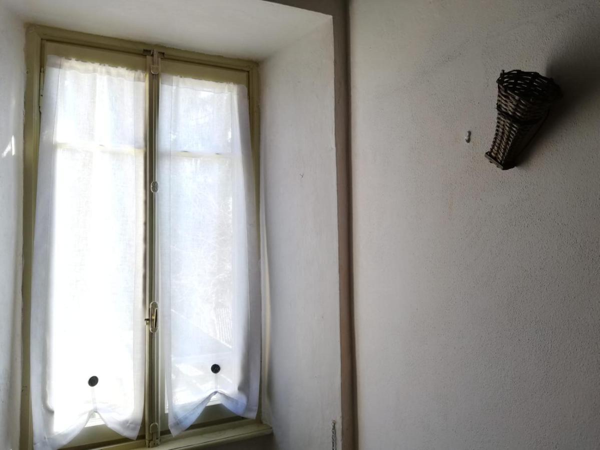Отель Residenza Santa Valeria Caglio Экстерьер фото