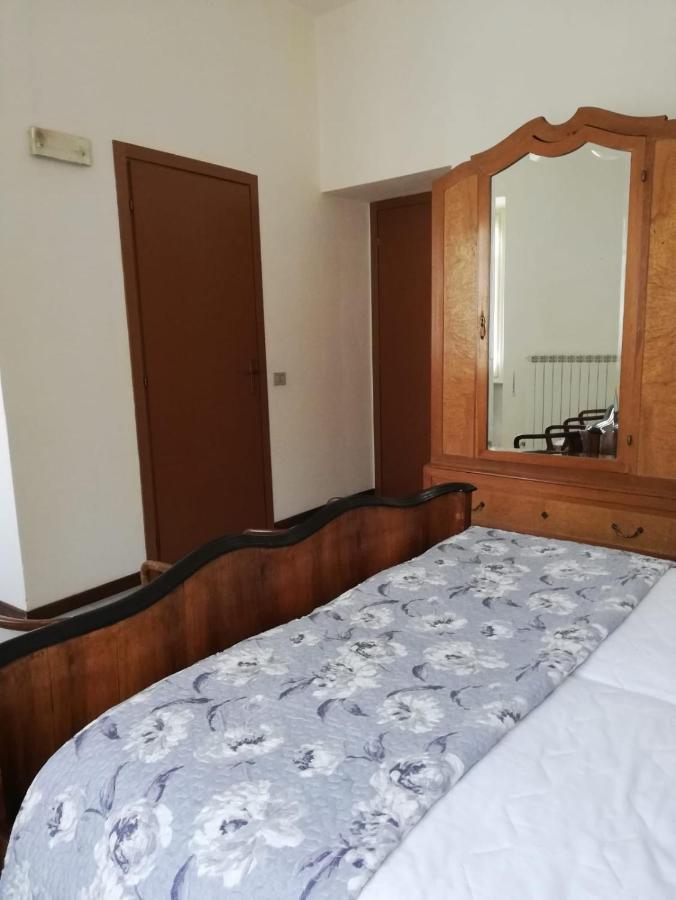Отель Residenza Santa Valeria Caglio Экстерьер фото