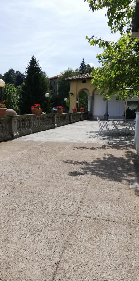 Отель Residenza Santa Valeria Caglio Экстерьер фото